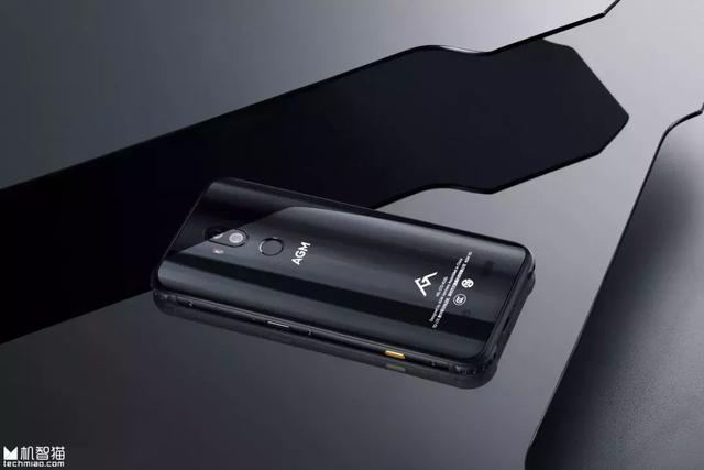 掉河里的手机捡起来还能继续吃鸡，这是什么操作？