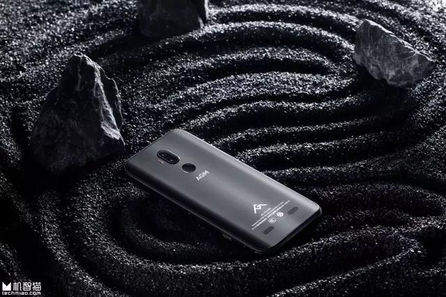 掉河里的手机捡起来还能继续吃鸡，这是什么操作？