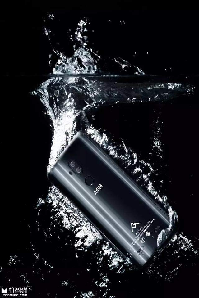 掉河里的手机捡起来还能继续吃鸡，这是什么操作？