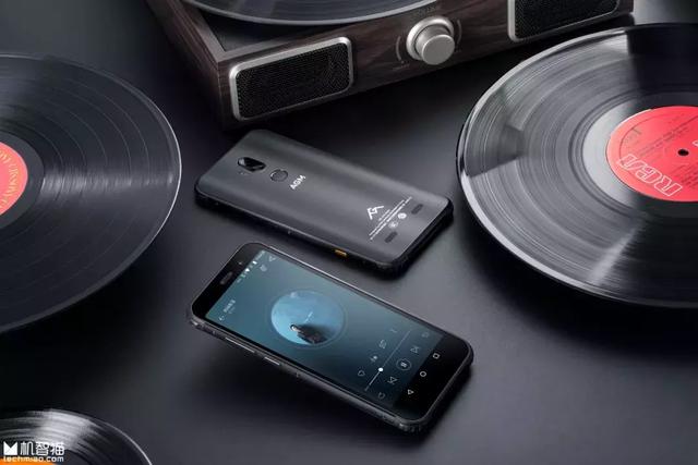 掉河里的手机捡起来还能继续吃鸡，这是什么操作？