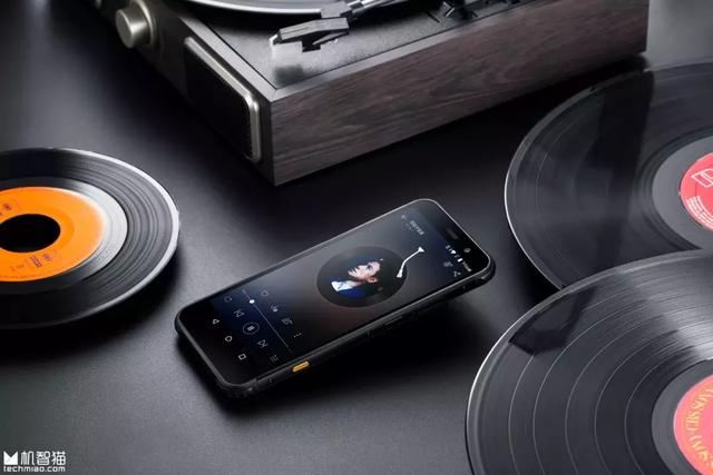 掉河里的手机捡起来还能继续吃鸡，这是什么操作？