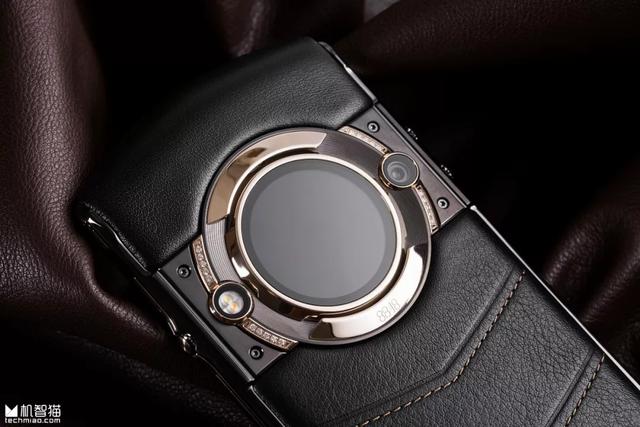 8848钛金手机M5巅峰版体验：三年初创期后的全新价值观