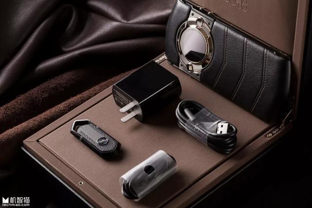 8848钛金手机M5巅峰版体验：三年初创期后的全新价值观