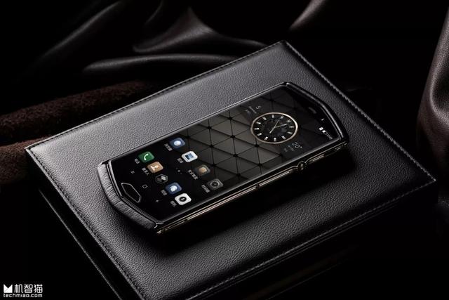 8848钛金手机M5巅峰版体验：三年初创期后的全新价值观