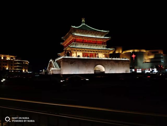 “水滴入星空”，就变成了努比亚Z18