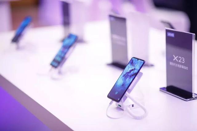 8个月迭代4次，vivo的屏幕指纹是如何做到媲美实体指纹的？