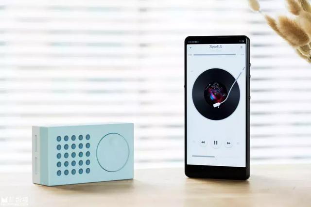 值不值得买？手机不赚钱的老罗做了一款像“砖头”的文青配件