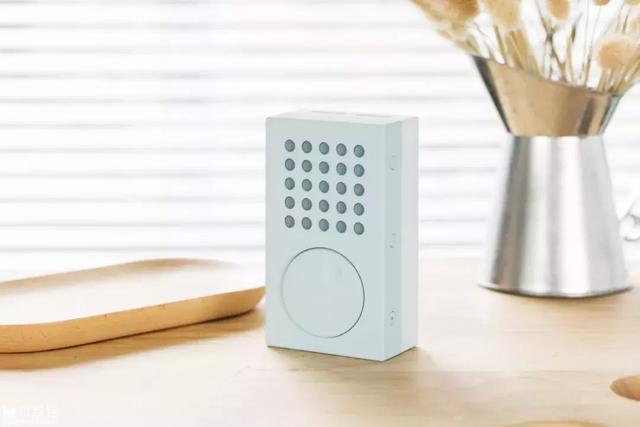 值不值得买？手机不赚钱的老罗做了一款像“砖头”的文青配件