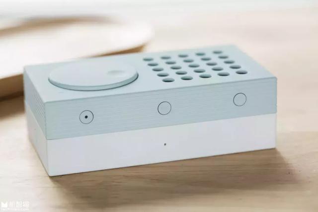 值不值得买？手机不赚钱的老罗做了一款像“砖头”的文青配件