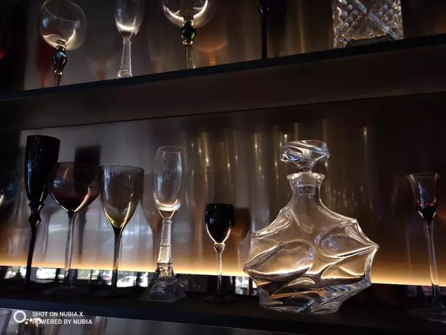 除了成就全面屏，努比亚X的副屏还能这么玩