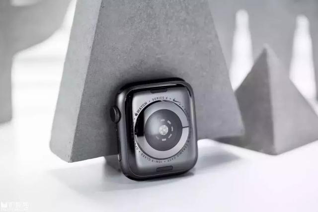 戴了一个月Apple Watch Series 4，真香！