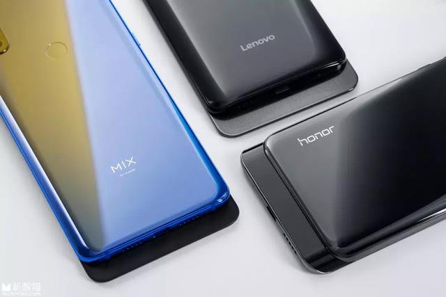 谁更值得买？三款主流滑盖全面屏新机对比评测