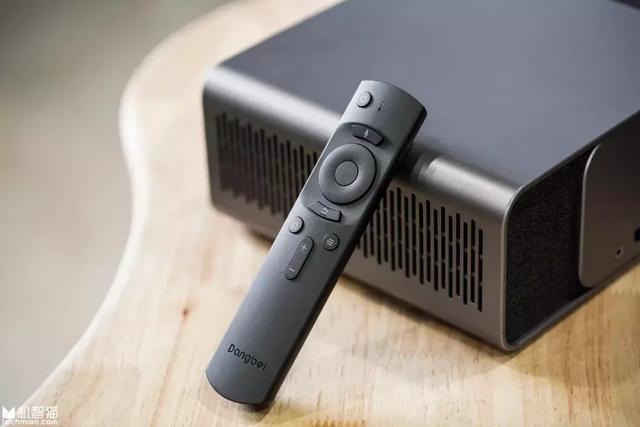 当贝投影F1体验：电视不用买了！