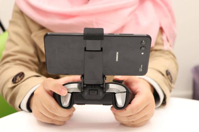 吃鸡农药大杀器：飞智八爪鱼APEX游戏手柄体验评测