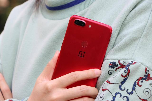 性能小怪兽：安卓机皇一加5T测评体验