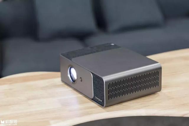 当贝投影F1体验：电视不用买了！