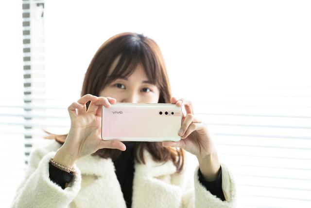 拥有4800万像素+超广角+超微距+超逆光的手机，拍照有多好玩？