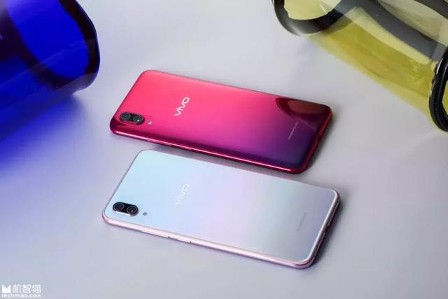 什么叫五彩斑斓的白？这款当红手机的幻彩版了解一下！