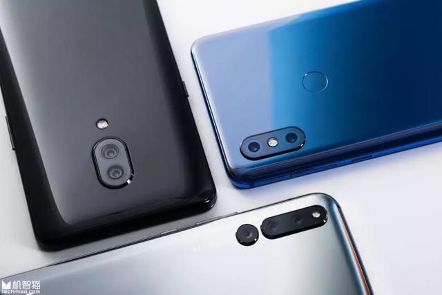 谁更值得买？三款主流滑盖全面屏新机对比评测