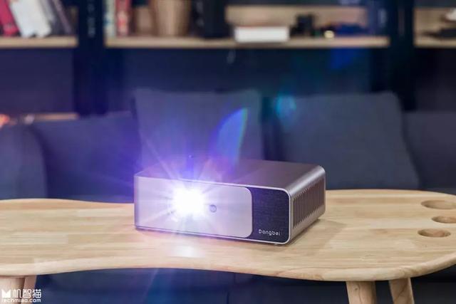 当贝投影F1体验：电视不用买了！