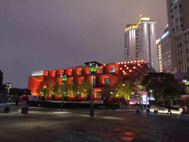 谁更值得买？三款主流滑盖全面屏新机对比评测