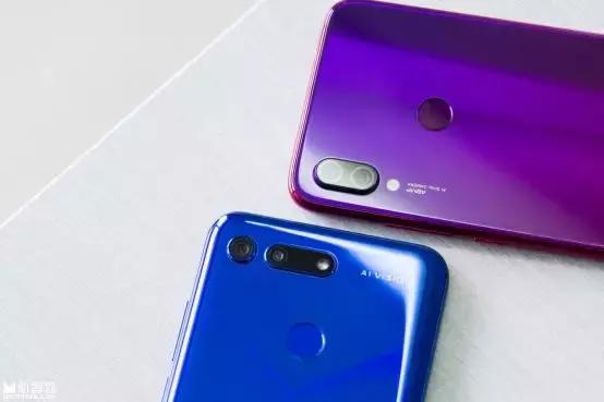 同为4800万像素，差价2500的Redmi Note 7和荣耀V20拍照谁更好？
