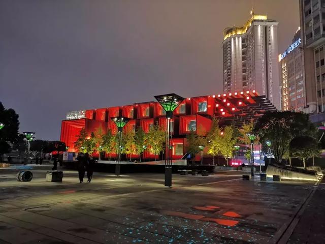 谁更值得买？三款主流滑盖全面屏新机对比评测