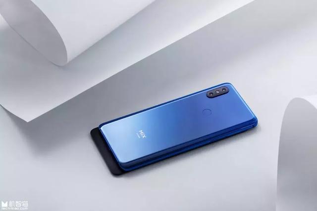 谁更值得买？三款主流滑盖全面屏新机对比评测