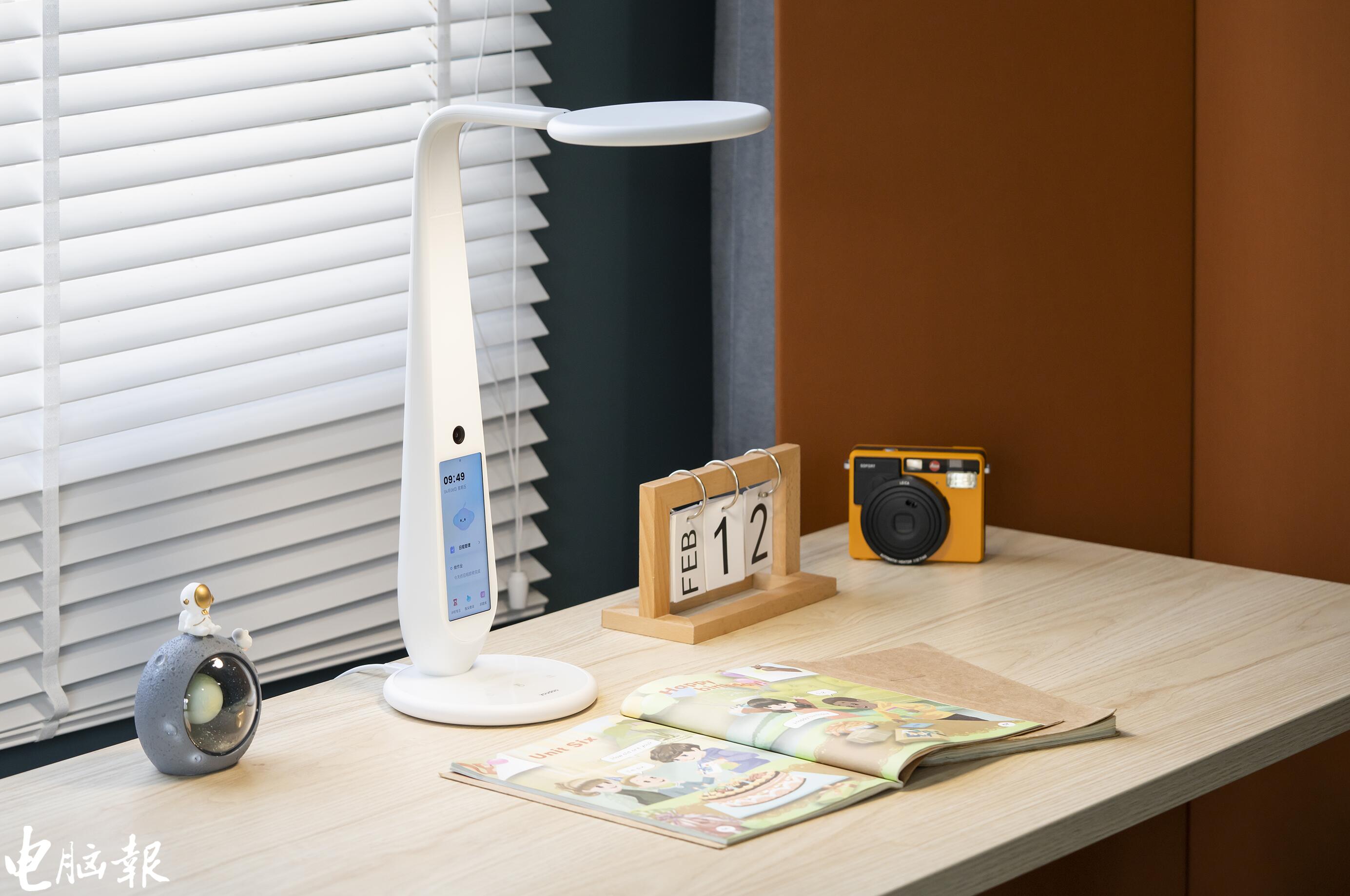 有道智能学习灯体验：是护眼灯，也是智能学习助手