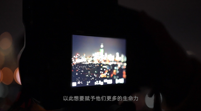 电视萤幕亮着灯

描述已自动生成