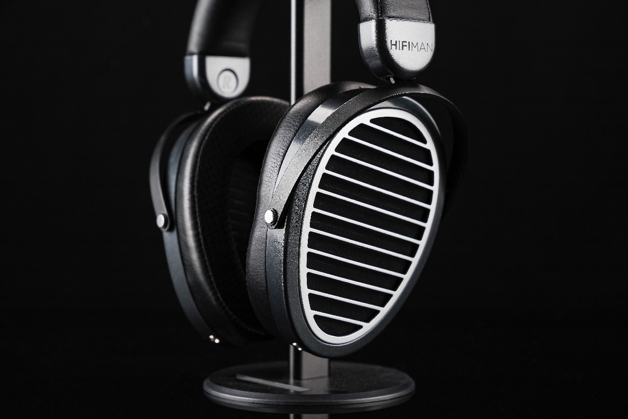 图片包含 球拍, 自行车, 桌子, 仪表

描述已自动生成