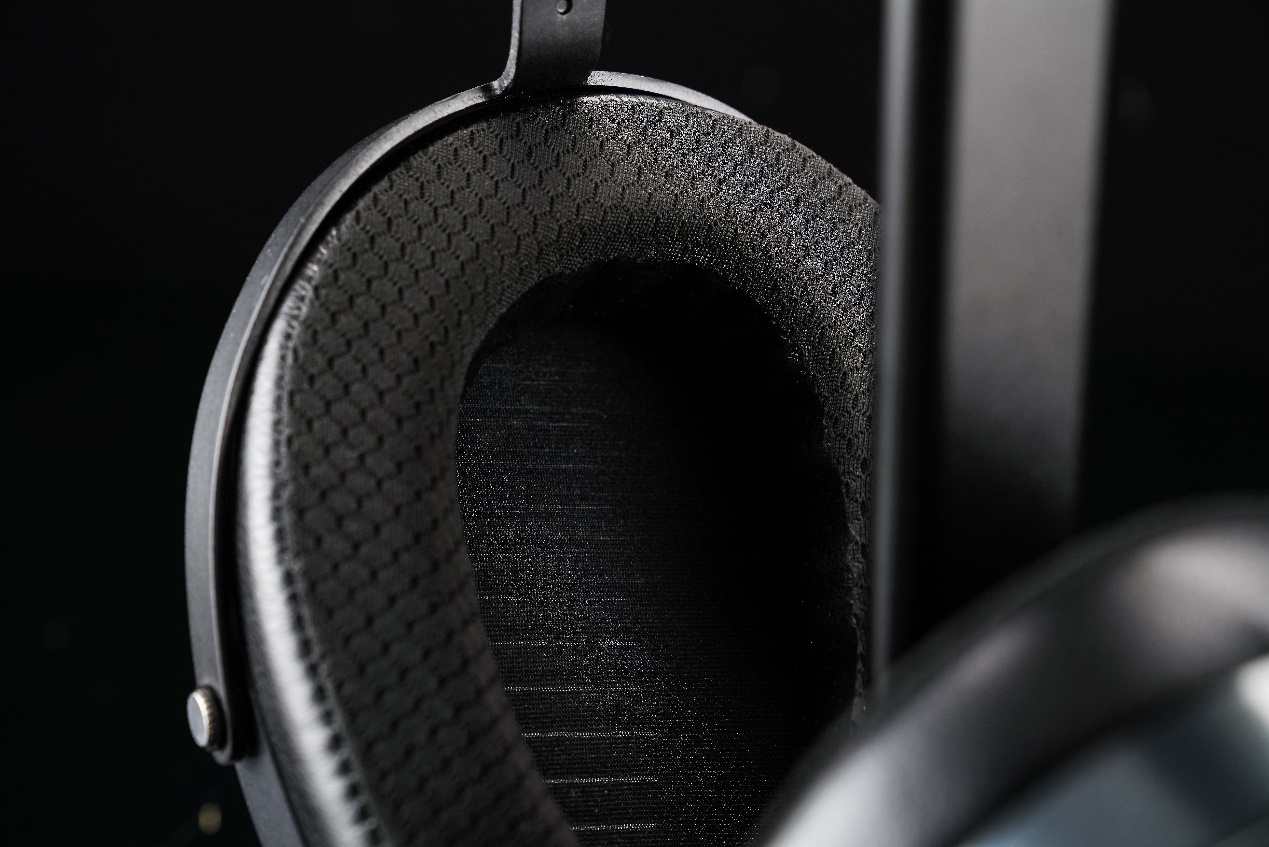 图片包含 风景, 关, 男人, 桌子

描述已自动生成