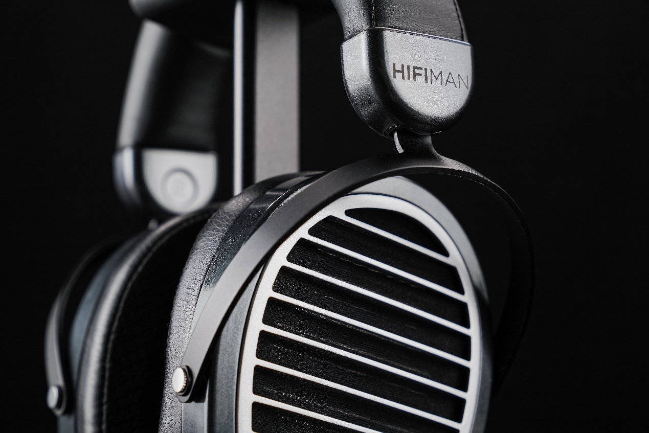 图片包含 物体, 室内, 发动机, 自行车

描述已自动生成