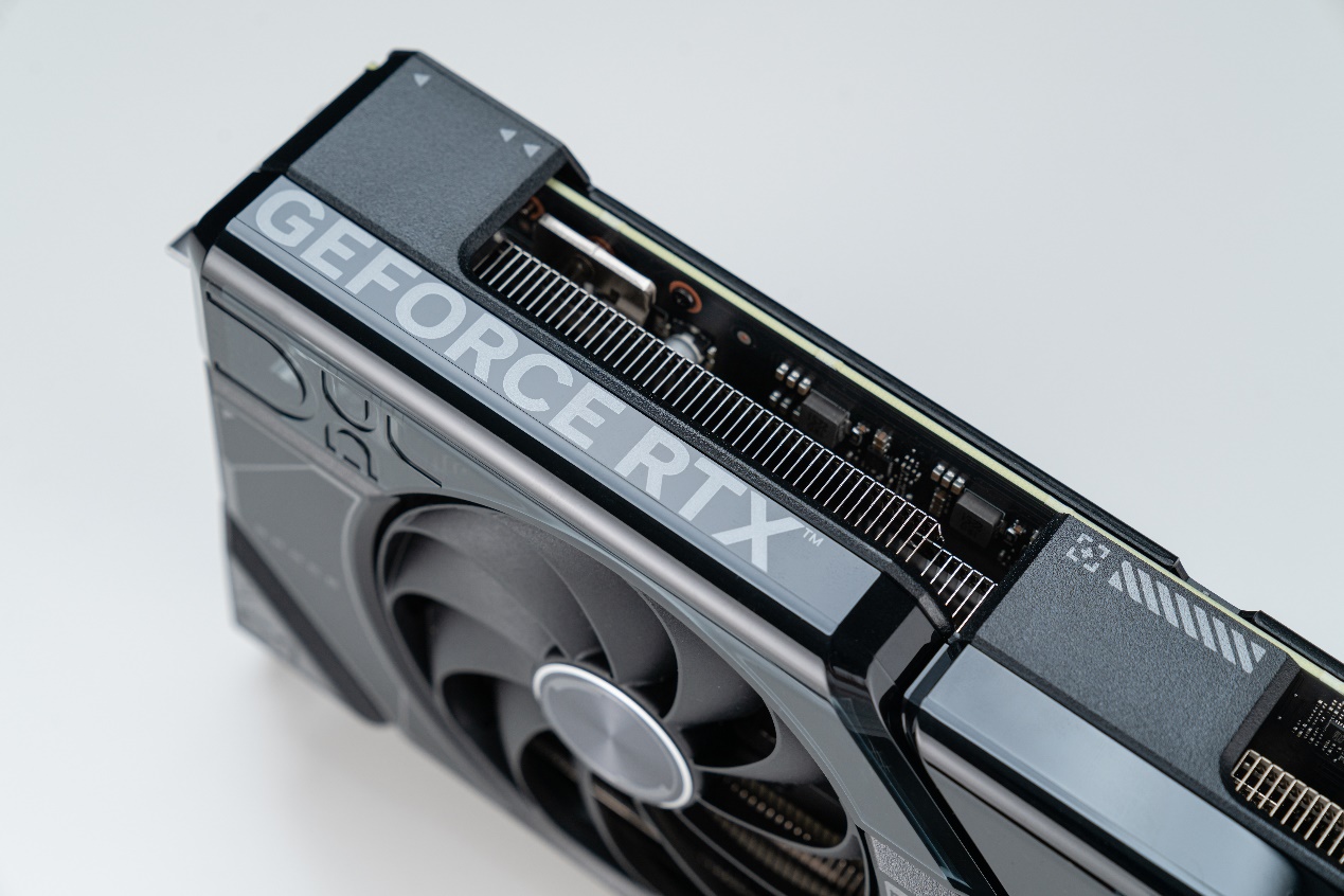 黑色的照相机

描述已自动生成