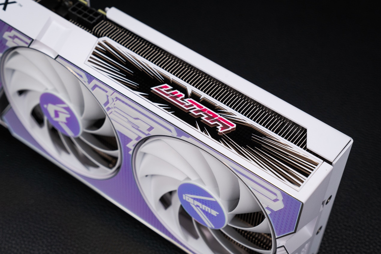 图片包含 游戏机, 桌子, 躺

描述已自动生成