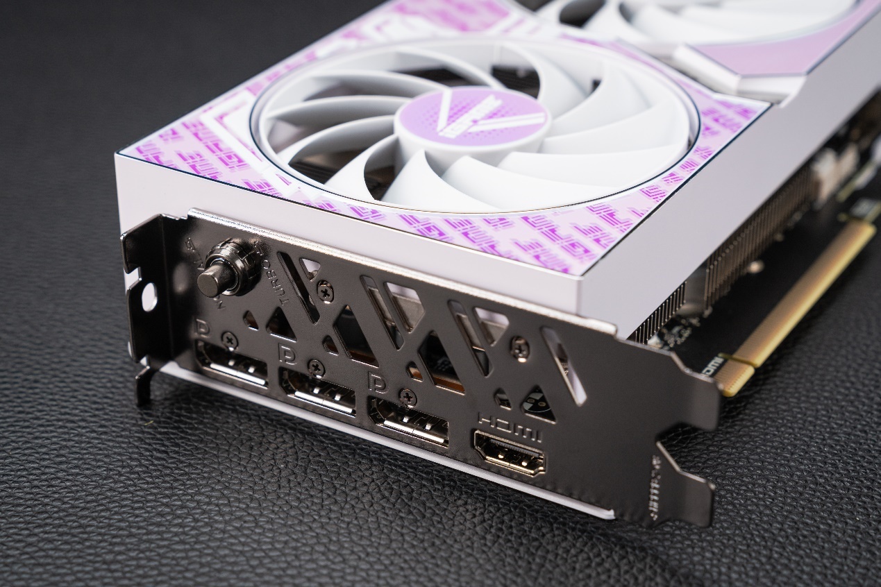 白色的游戏机

低可信度描述已自动生成