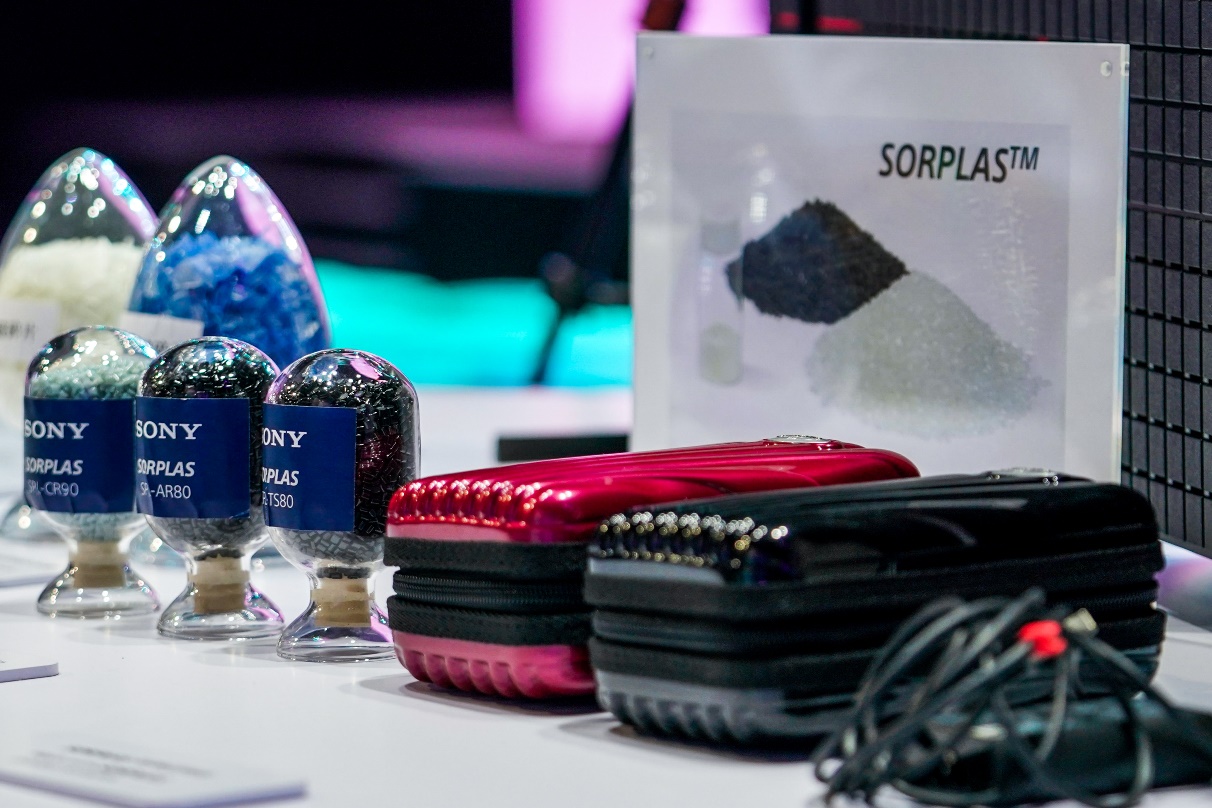 图片包含 室内, 桌子, 柜台, 蛋糕

描述已自动生成