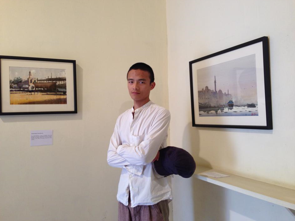 图片包含 画廊, 室内, 人, 房间

描述已自动生成