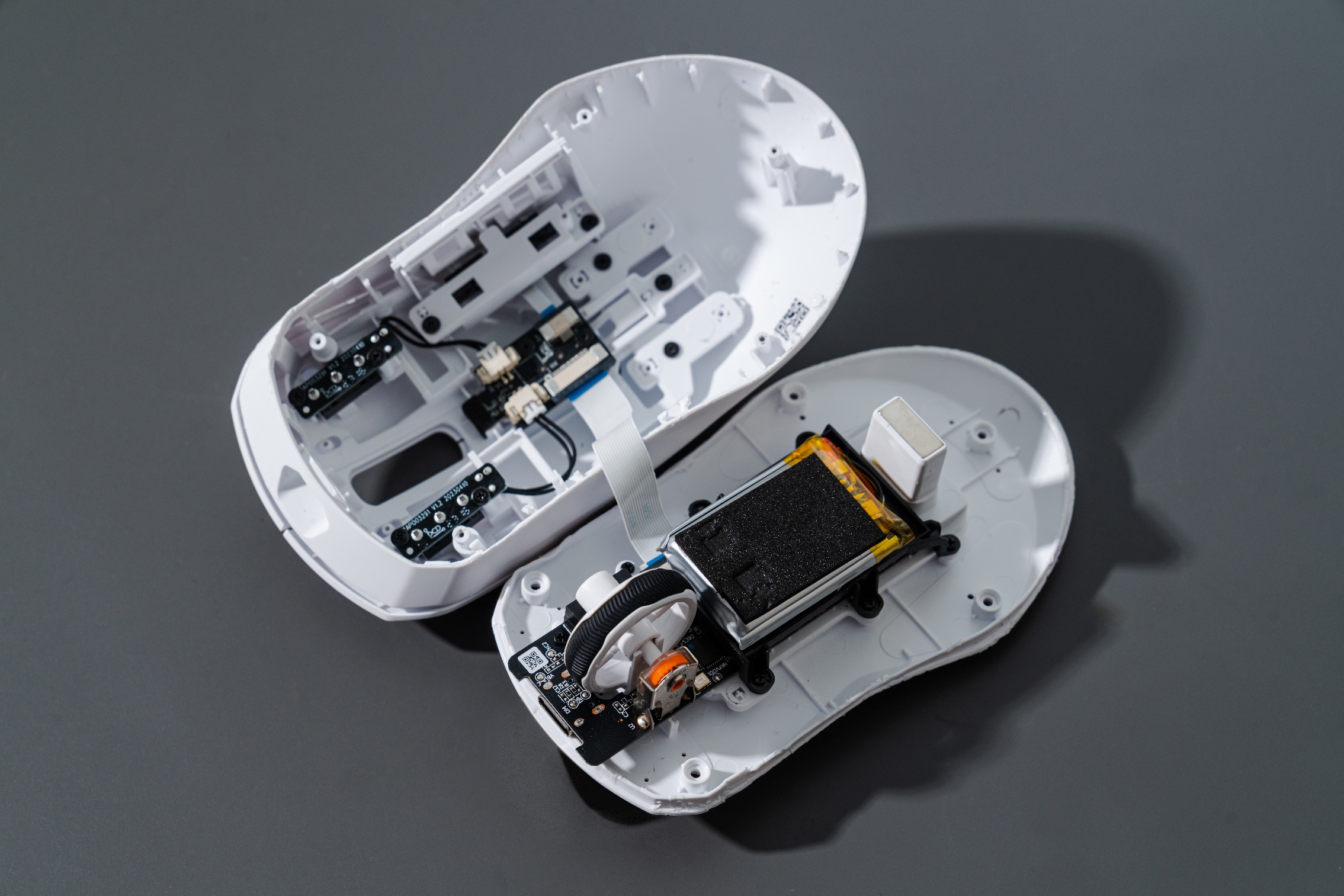 图片包含 桌子, 蛋糕, 小, 仪表

描述已自动生成