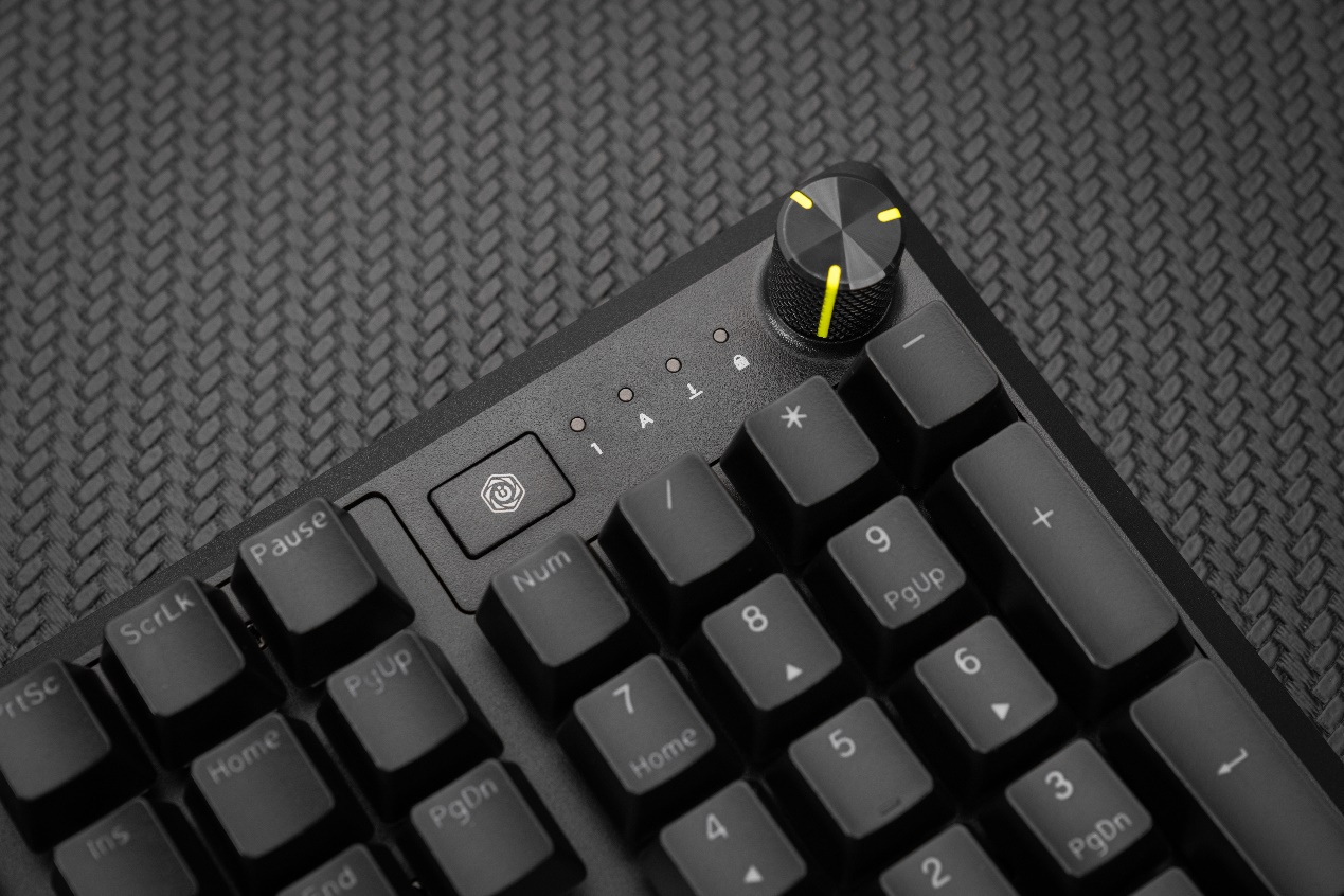 电脑键盘

中度可信度描述已自动生成