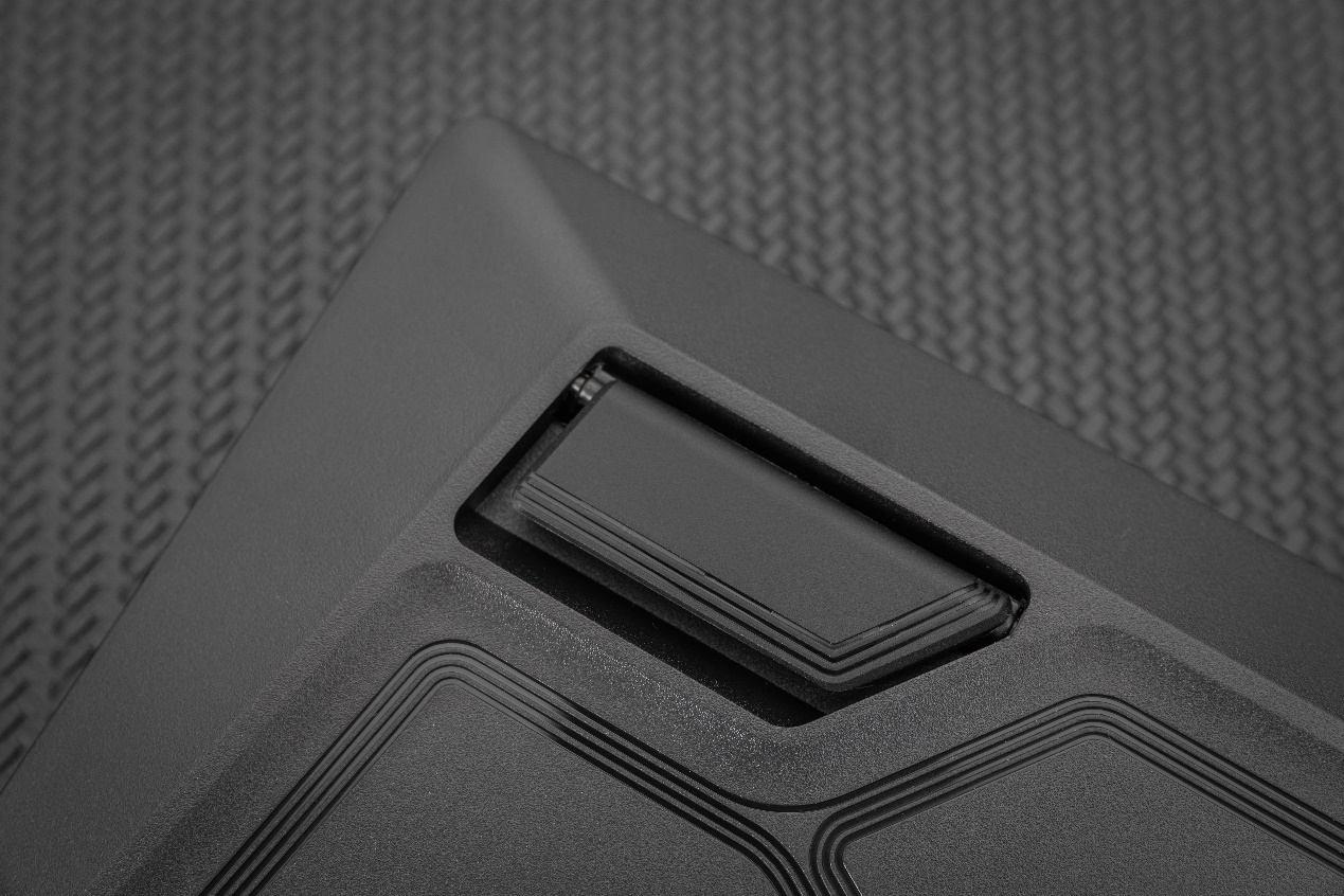 黑色的行李箱

中度可信度描述已自动生成