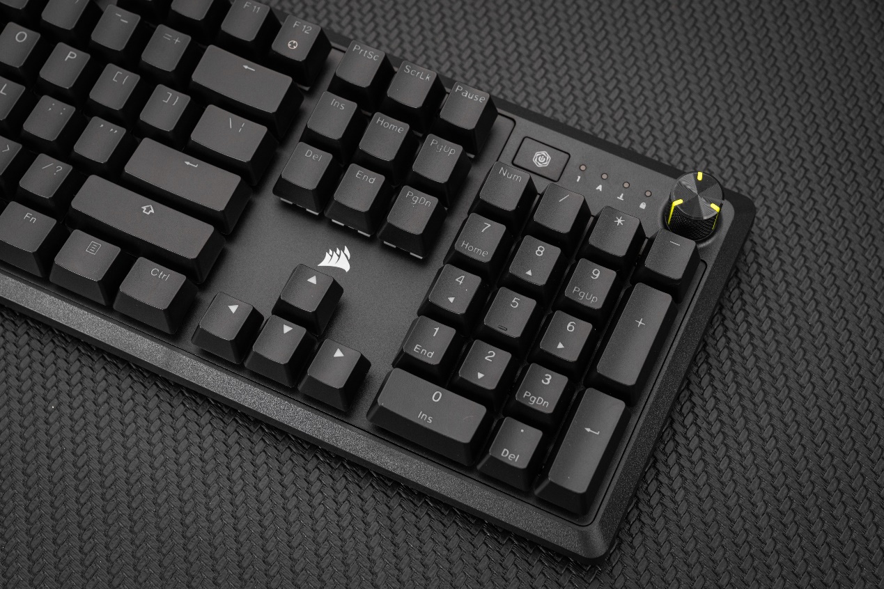 图片包含 电子, 室内, 键盘, 电脑

描述已自动生成