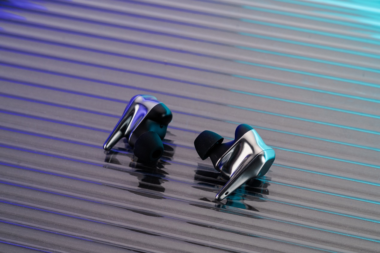 玩滑板的人

中度可信度描述已自动生成