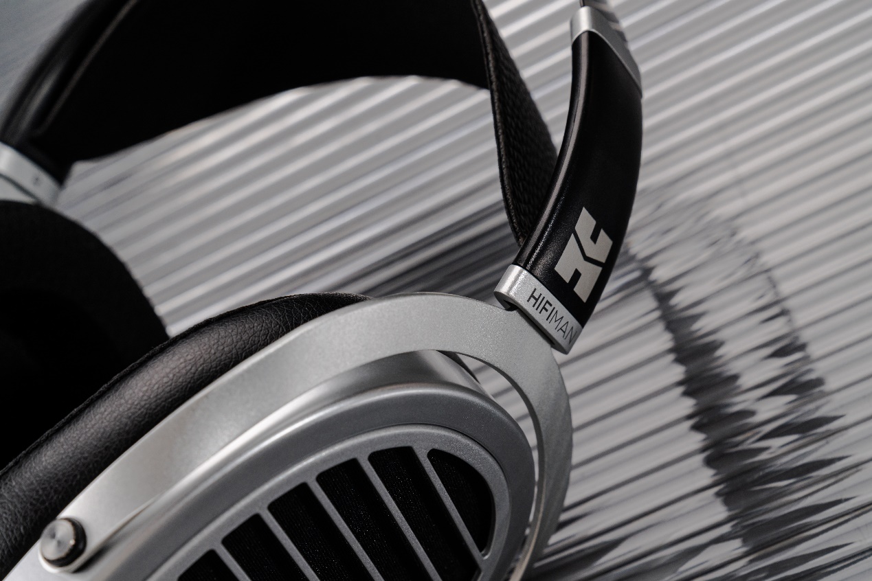 图片包含 自行车, 桌子, 对, 关

描述已自动生成