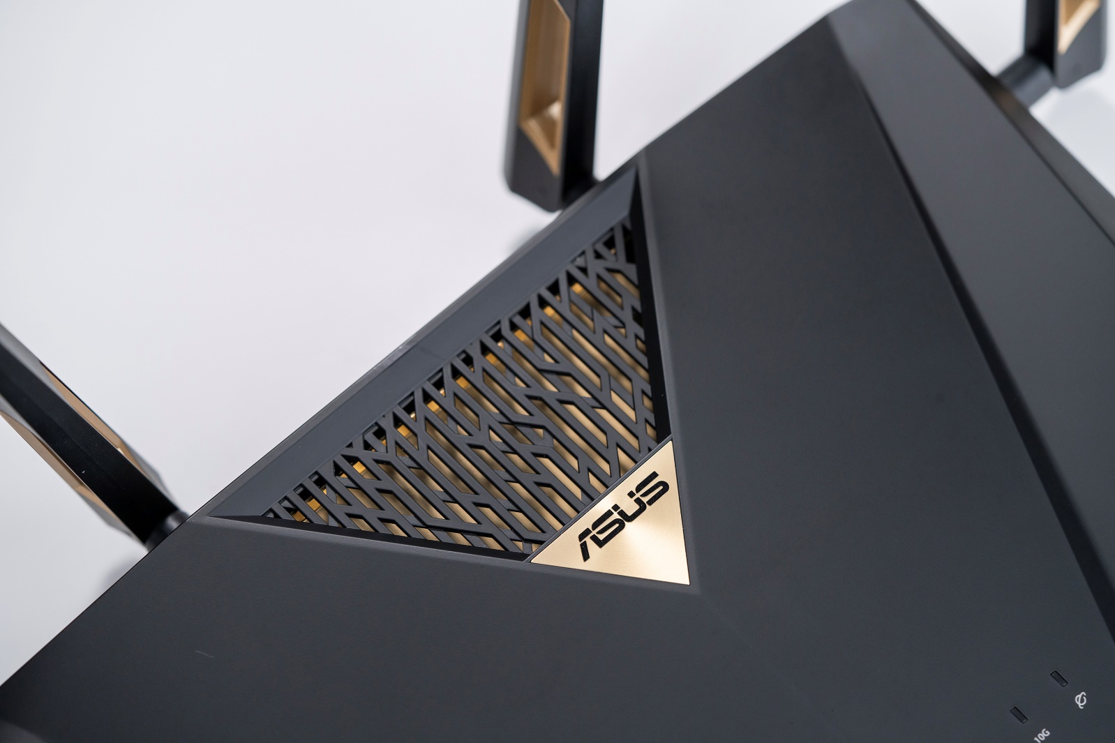 图片包含 盒子, 游戏机, 笔记本, 电脑

描述已自动生成