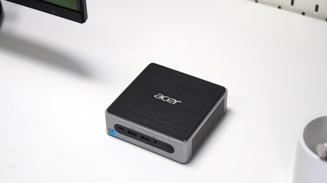 白色的游戏机<br><br>中度可信度描述已自动生成