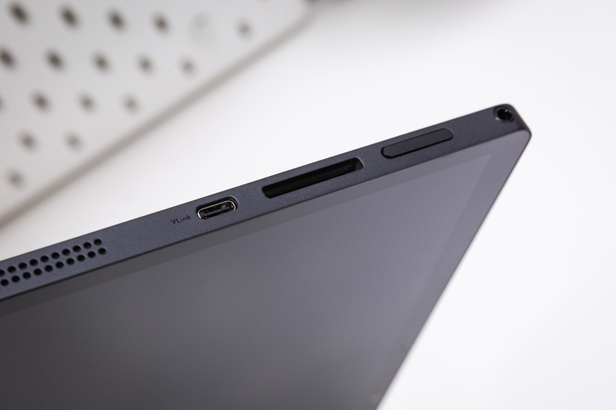 电脑主机

低可信度描述已自动生成