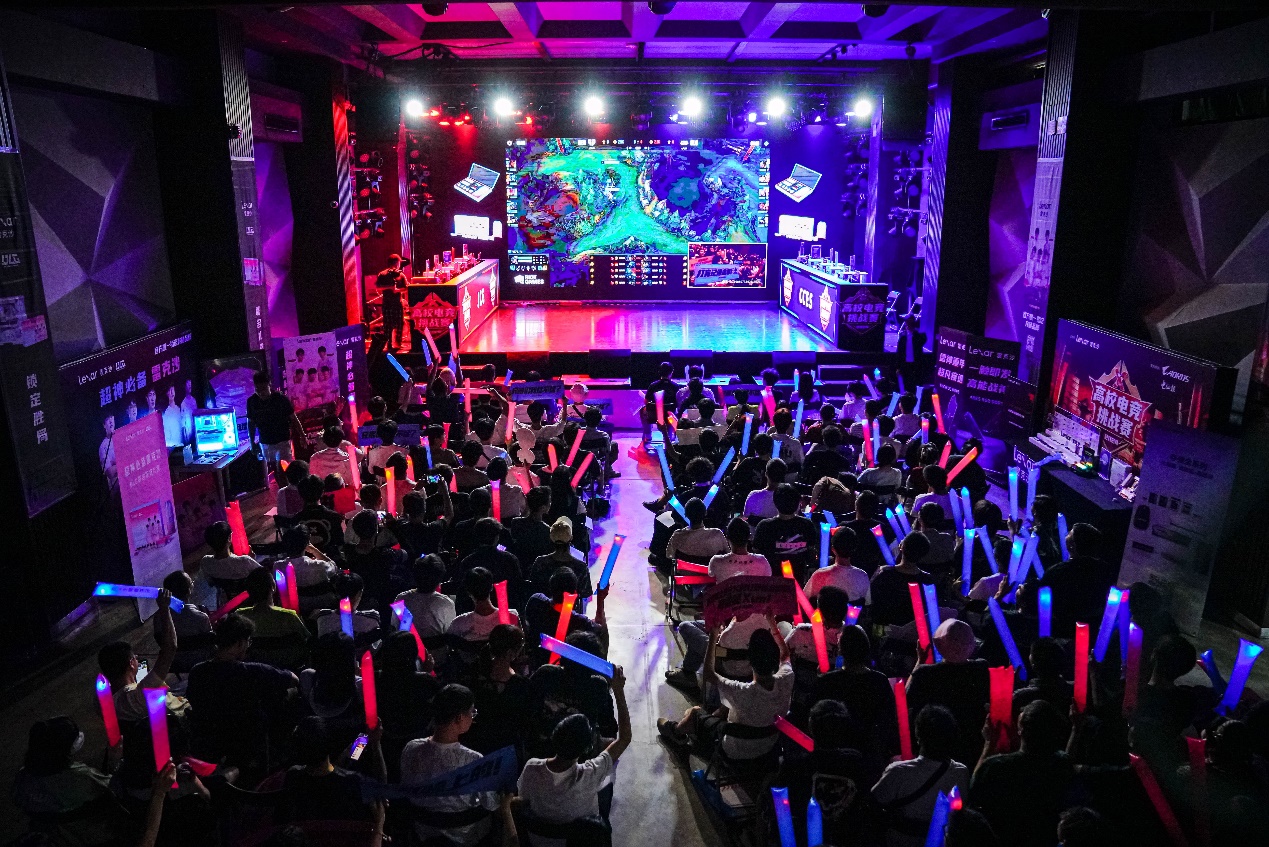 许多人在舞台上表演

描述已自动生成