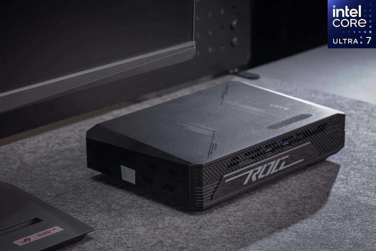 桌子上的电脑主机

描述已自动生成