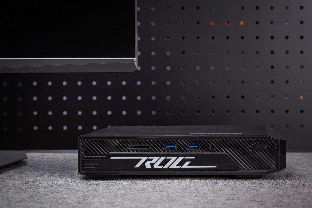 图片包含 室内, 监控, 桌子, 电脑

描述已自动生成